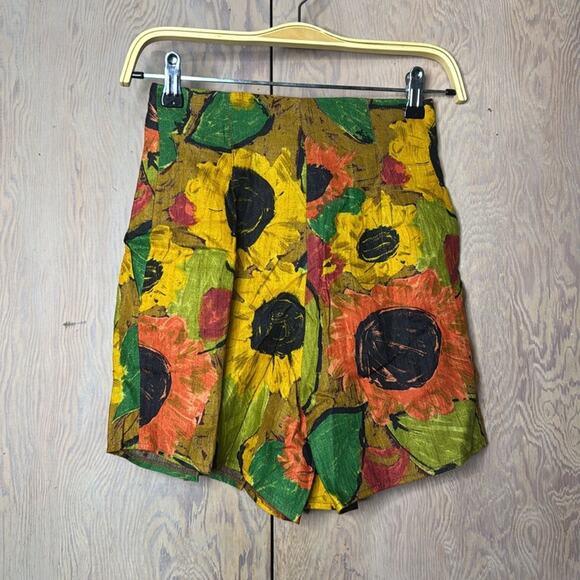 Vintage NWT Umberto Ginocchietti Floral Shorts - Picture 2 of 5